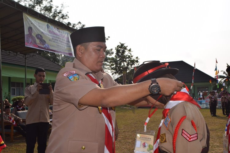 Ketua Majelis Pembimbing Gugus Depan Pangkalan MTs Negeri 4 Sarolangun Buka Perkemahan PTP Tahun 2023
