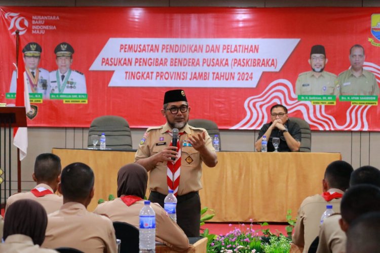 Ka.Kwarda Jambi, berikan materi Revolusi Mental Pada Pemusatan Pendidikan dan Pelatihan Paskibra Prov. Jambi 2024